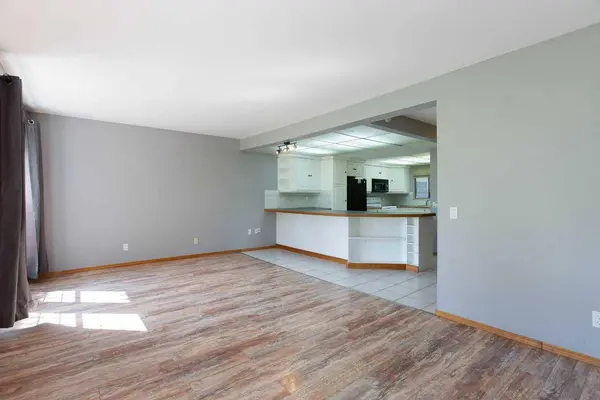 336 Rundlehill DR NE #44, Calgary, AB T1Y 2Y2