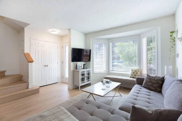 2128 35 AVE SW #1, Calgary, AB T2T 2E3