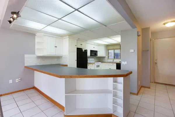 336 Rundlehill DR NE #44, Calgary, AB T1Y 2Y2
