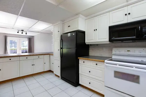 336 Rundlehill DR NE #44, Calgary, AB T1Y 2Y2