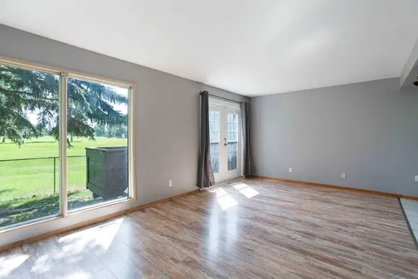 336 Rundlehill DR NE #44, Calgary, AB T1Y 2Y2