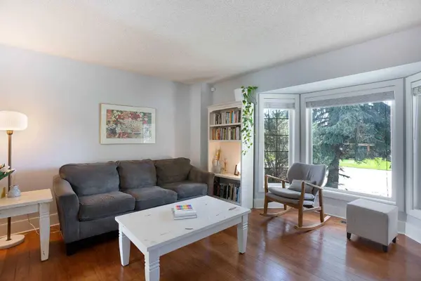 56 S Deersaxon CIR SE, Calgary, AB T2J 6R5