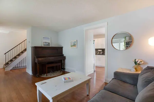 56 S Deersaxon CIR SE, Calgary, AB T2J 6R5