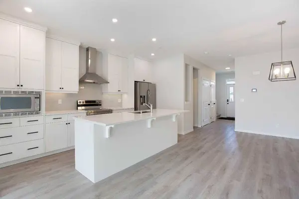 112 W Lucas ST NW, Calgary, AB T3P 1R6