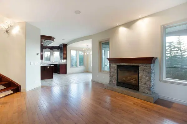 135 Coopers HL SW, Airdrie, AB T4B 3B8