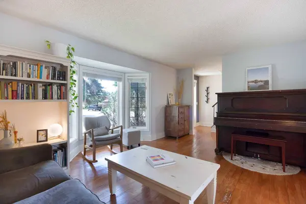 56 Deersaxon CIR SE, Calgary, AB T2J 6R5