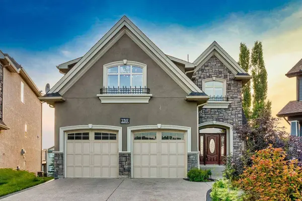 135 Coopers HL SW, Airdrie, AB T4B 3B8
