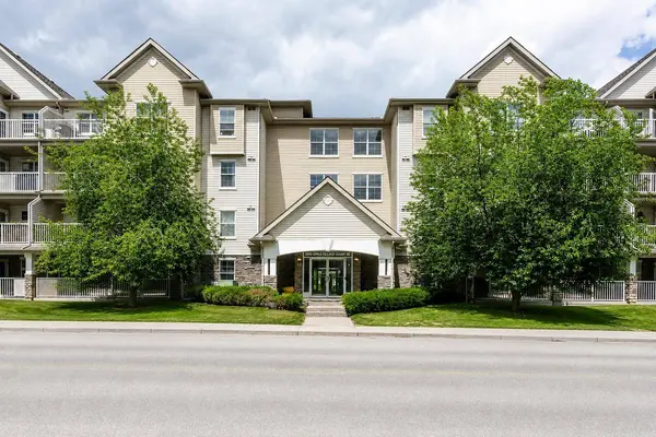 2000 Applevillage CT SE #210, Calgary, AB T2A 7Z4