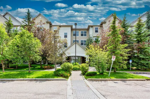 2000 S Applevillage CT SE #210, Calgary, AB T2A 7Z4