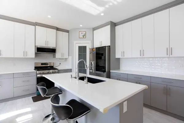 1925 E Luxstone PARK SW, Airdrie, AB T4B 3B5
