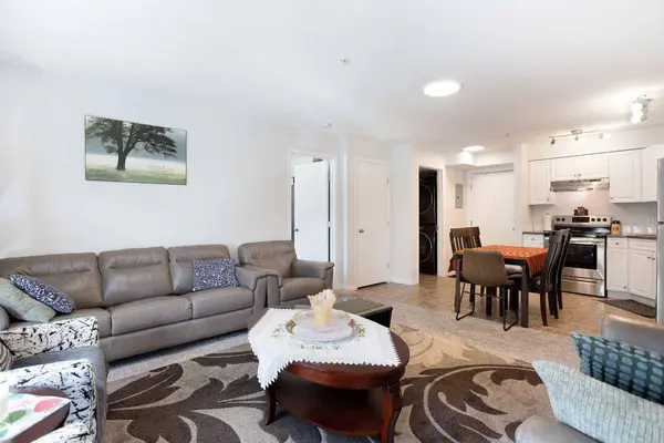 2000 Applevillage CT SE #210, Calgary, AB T2A 7Z4