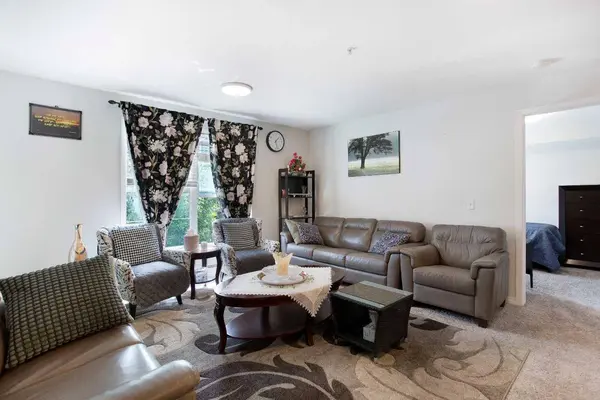 2000 Applevillage CT SE #210, Calgary, AB T2A 7Z4