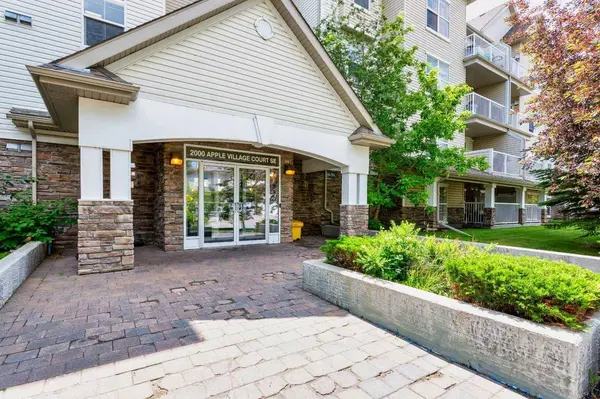 2000 Applevillage CT SE #210, Calgary, AB T2A 7Z4