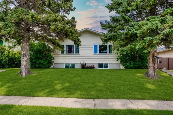 3224 W 14 ST NW, Calgary, AB T2K 1H8
