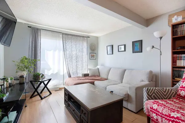 28 Martinview RD NE, Calgary, AB T3J 2X8