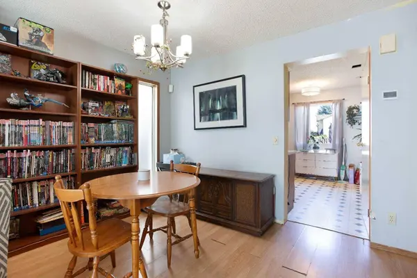 28 Martinview RD NE, Calgary, AB T3J 2X8
