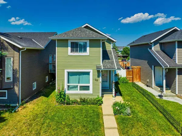 28 Martinview RD NE, Calgary, AB T3J 2X8