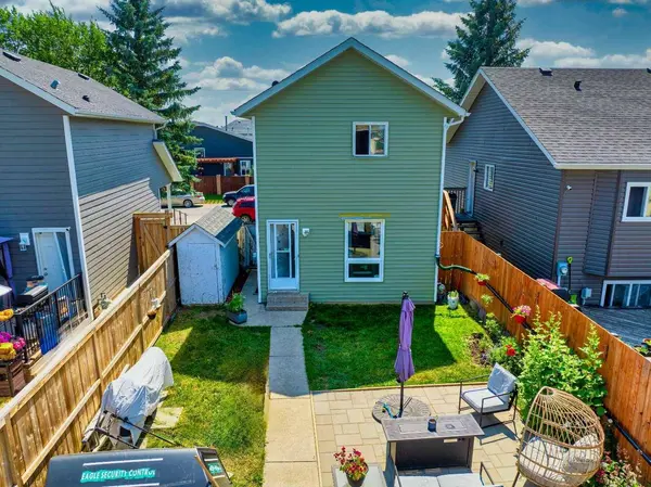 28 Martinview RD NE, Calgary, AB T3J 2X8