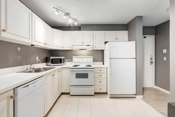 385 Patterson HL SW #4203, Calgary, AB T3H 2P3