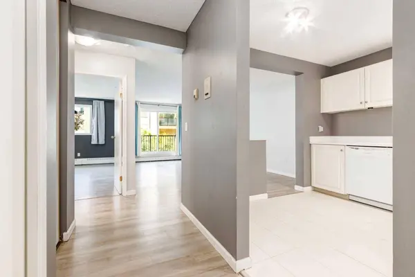385 Patterson HL SW #4203, Calgary, AB T3H 2P3