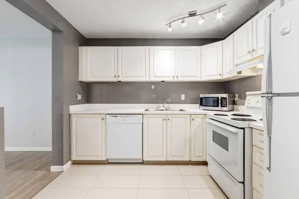 385 Patterson HL SW #4203, Calgary, AB T3H 2P3