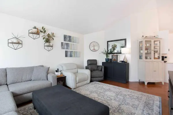 1105 Country Hills CIR NW, Calgary, AB T3K 4W9