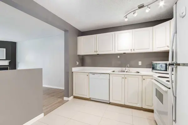 385 Patterson HL SW #4203, Calgary, AB T3H 2P3