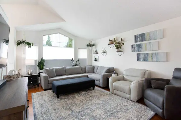 1105 Country Hills CIR NW, Calgary, AB T3K 4W9