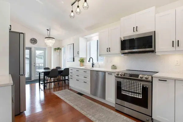1105 Country Hills CIR NW, Calgary, AB T3K 4W9
