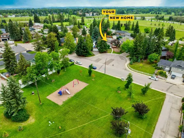 15 Southdale Bay SW, Calgary, AB T2W 1W1