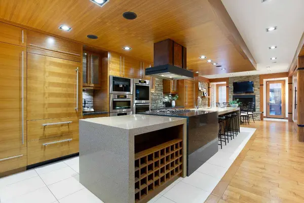 738 Crescent RD NW, Calgary, AB T2M 4A7