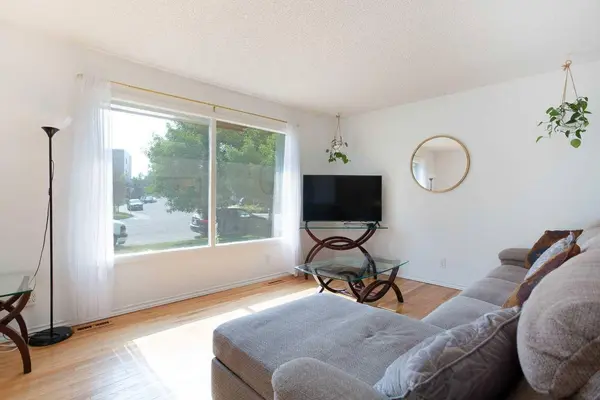 235 Templemont DR NE, Calgary, AB T1Y 5A1
