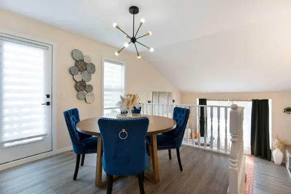 5 Shawglen CT SW, Calgary, AB T2Y 2R1