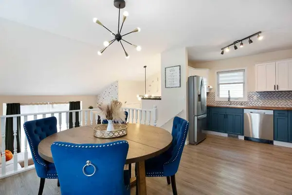 5 Shawglen CT SW, Calgary, AB T2Y 2R1