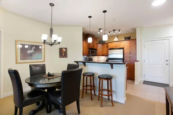 10 Discovery Ridge Close SW #405, Calgary, AB T3H 5X3