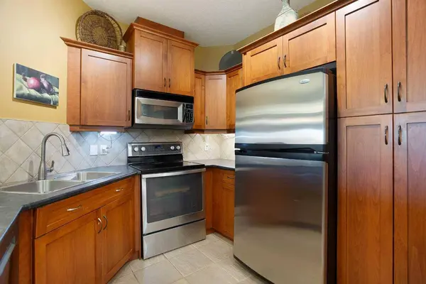 10 Discovery Ridge Close SW #405, Calgary, AB T3H 5X3
