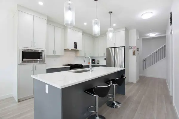 91 Copperhead GRV SE, Calgary, AB T2Z 5H4