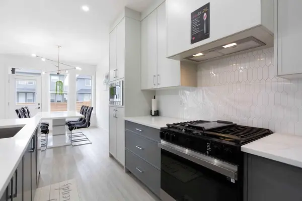 91 Copperhead GRV SE, Calgary, AB T2Z 5H4