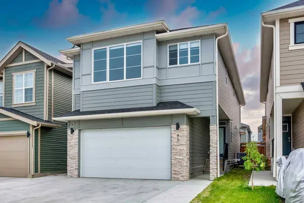 91 Copperhead GRV SE, Calgary, AB T2Z 5H4