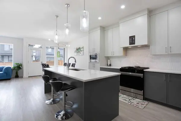 91 Copperhead GRV SE, Calgary, AB T2Z 5H4