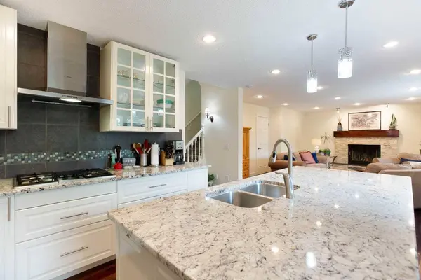 24 Sun Harbour PL SE, Calgary, AB T2X 3B2