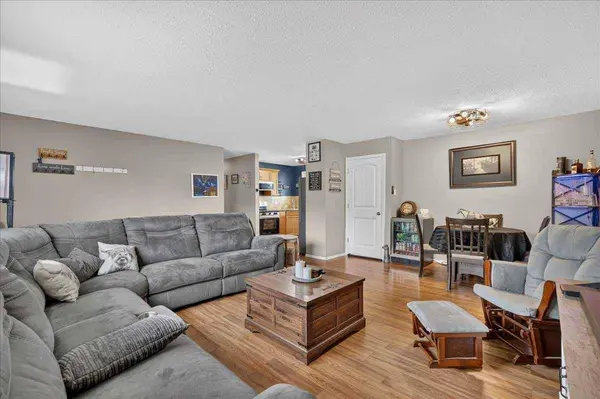 201 1 AVE, Torrington, AB T0M 2B0