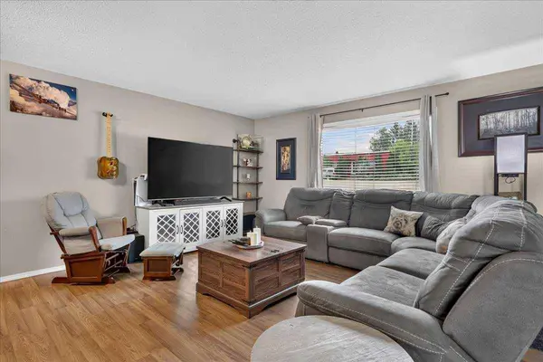 201 1 AVE, Torrington, AB T0M 2B0