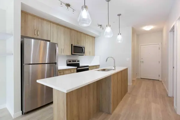 71 Shawnee Common SW #206, Calgary, AB T2Y 0R2