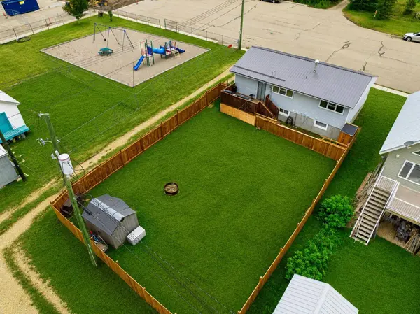 201 1 AVE, Torrington, AB T0M 2B0
