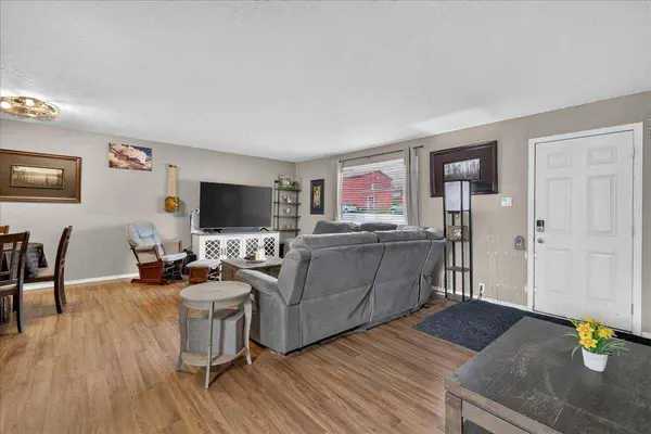 201 1 AVE, Torrington, AB T0M 2B0
