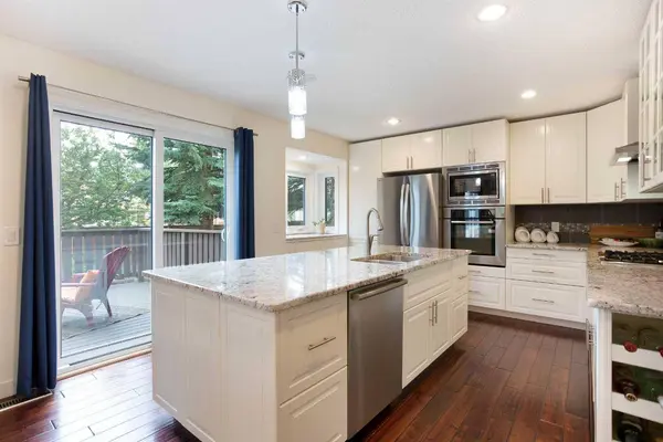 24 Sun Harbour PL SE, Calgary, AB T2X 3B2