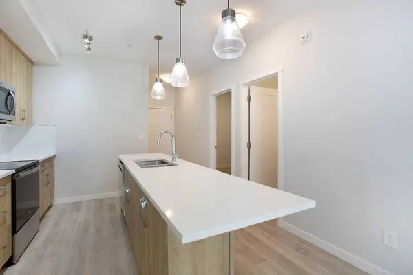 71 Shawnee Common SW #206, Calgary, AB T2Y 0R2