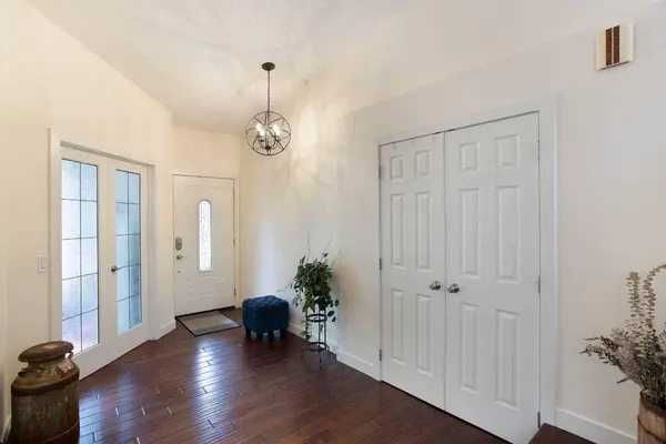24 Sun Harbour PL SE, Calgary, AB T2X 3B2