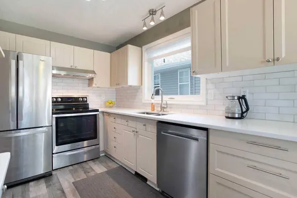 55 Fairways DR NW #112, Airdrie, AB T4B 2T5